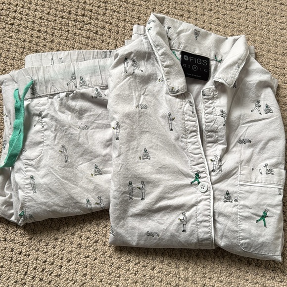 FIGS Pajama Set - Picture 1 of 5